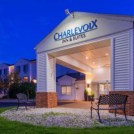 Charlevoix Inn & Suites Surestay Collection By Best Western ภายนอก รูปภาพ