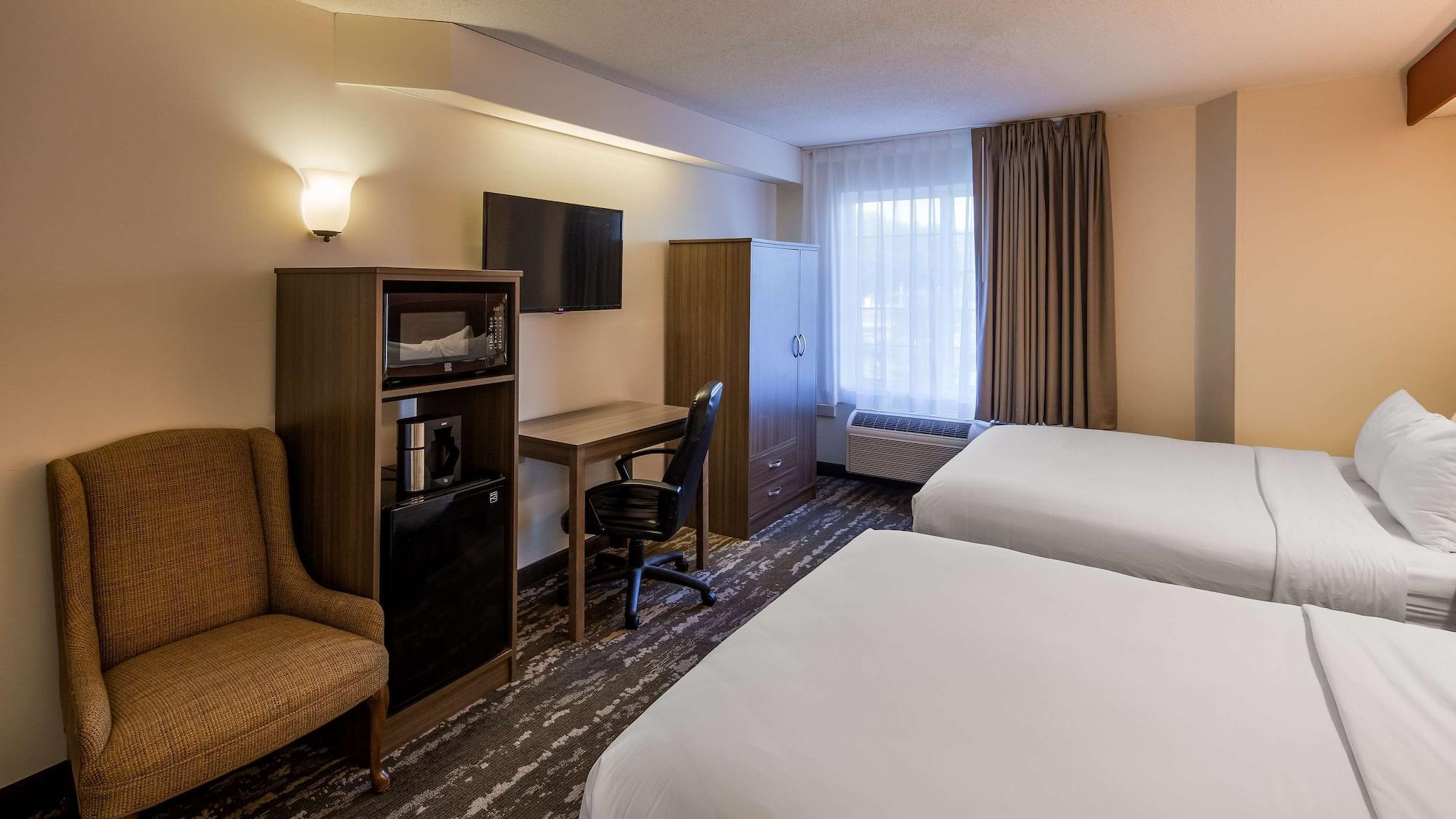 Charlevoix Inn & Suites Surestay Collection By Best Western ภายนอก รูปภาพ