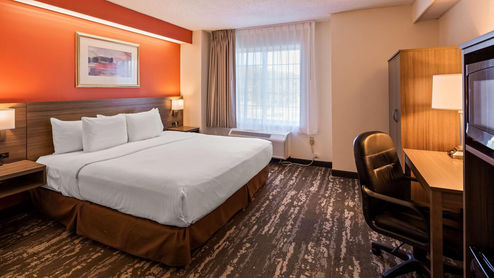 Charlevoix Inn & Suites Surestay Collection By Best Western ภายนอก รูปภาพ
