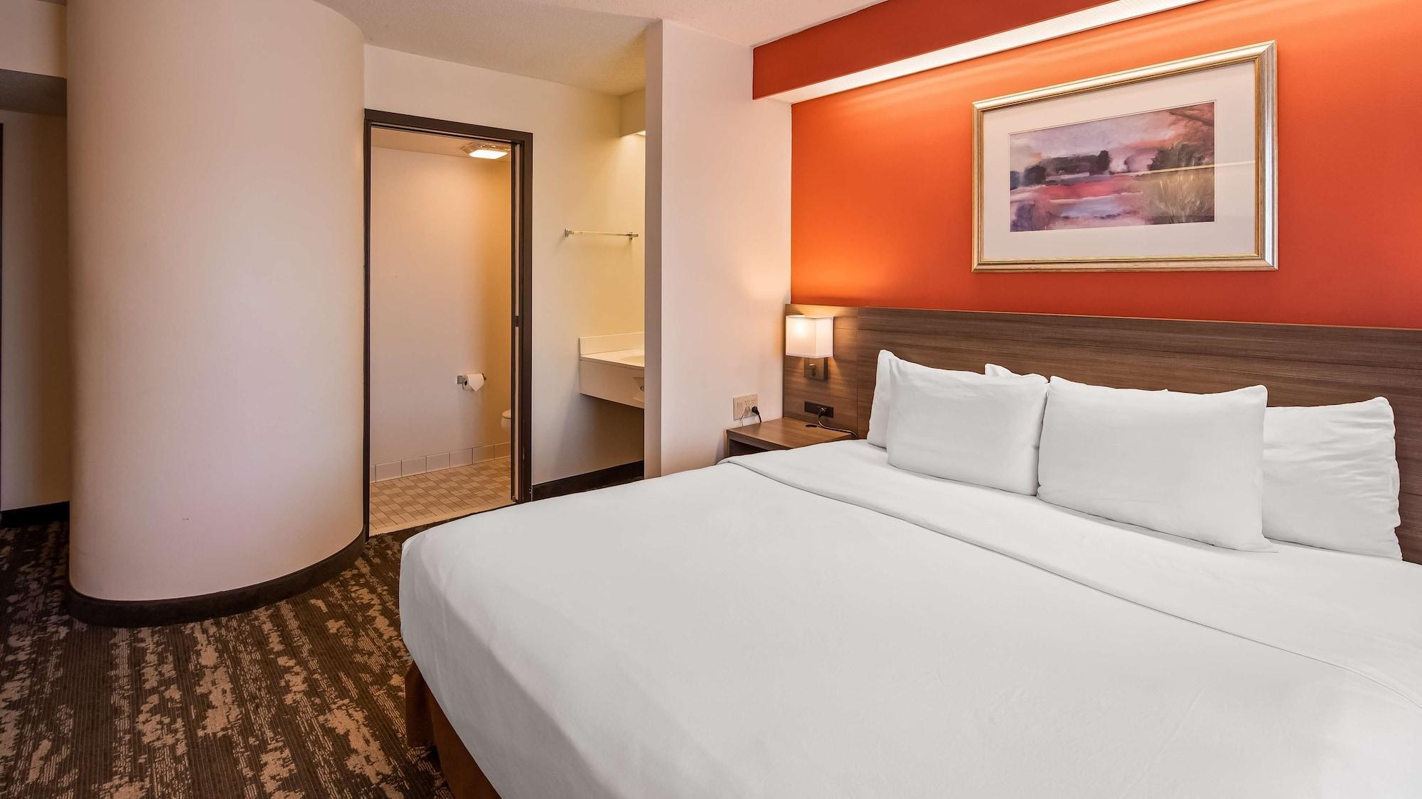 Charlevoix Inn & Suites Surestay Collection By Best Western ภายนอก รูปภาพ