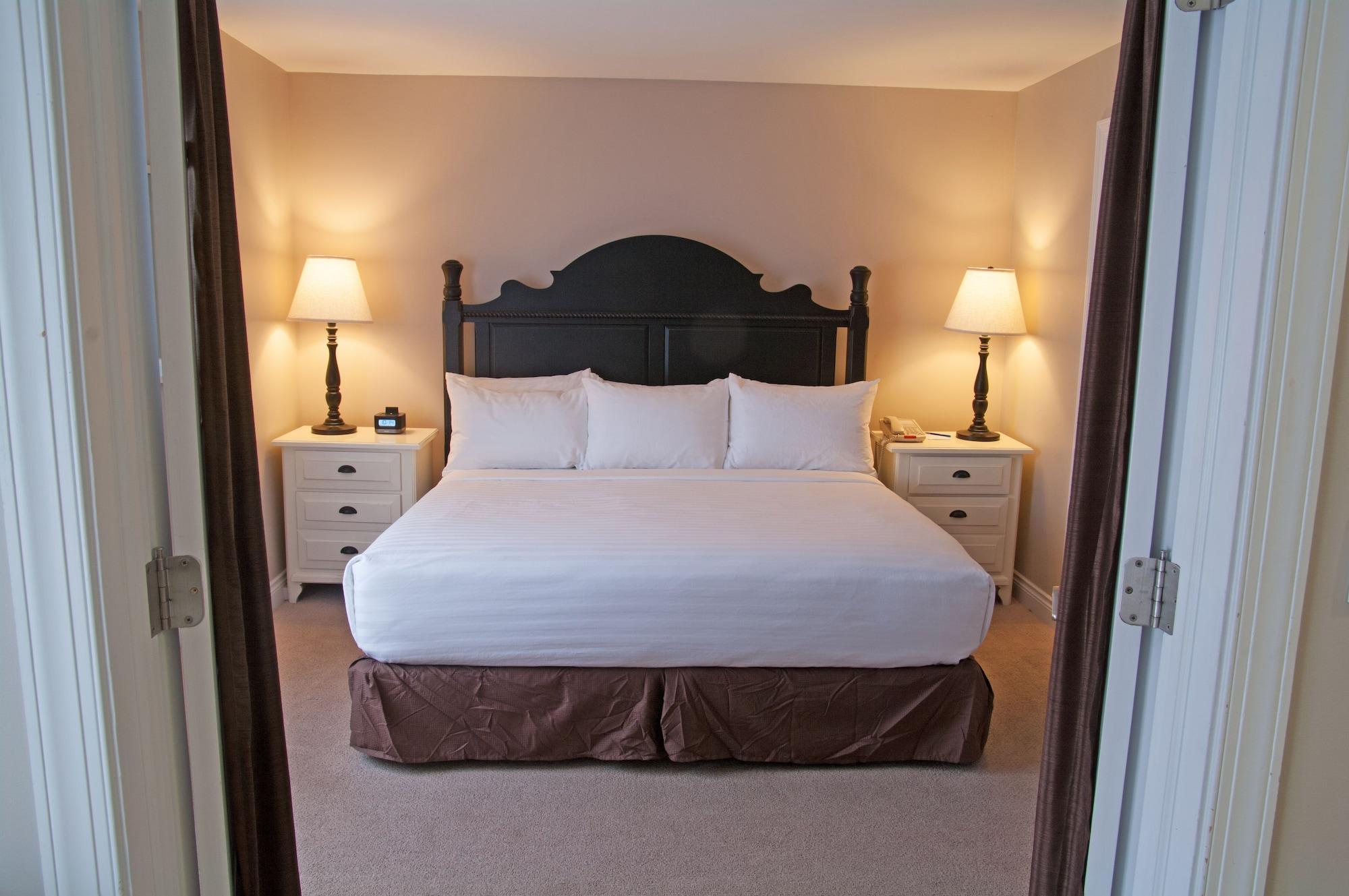 Charlevoix Inn & Suites Surestay Collection By Best Western ภายนอก รูปภาพ