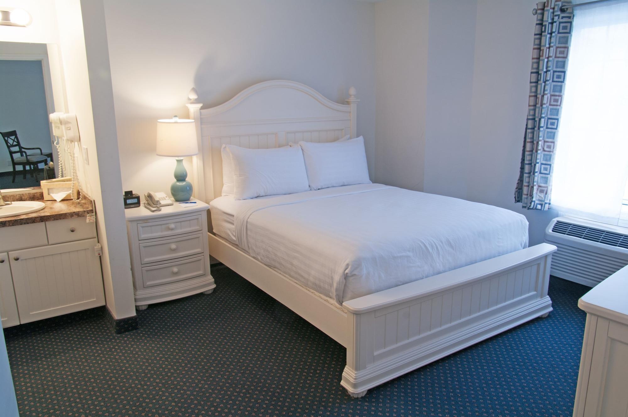 Charlevoix Inn & Suites Surestay Collection By Best Western ภายนอก รูปภาพ