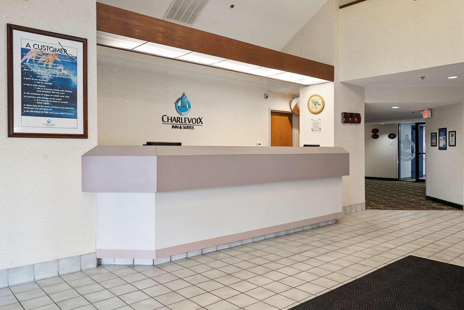 Charlevoix Inn & Suites Surestay Collection By Best Western ภายนอก รูปภาพ