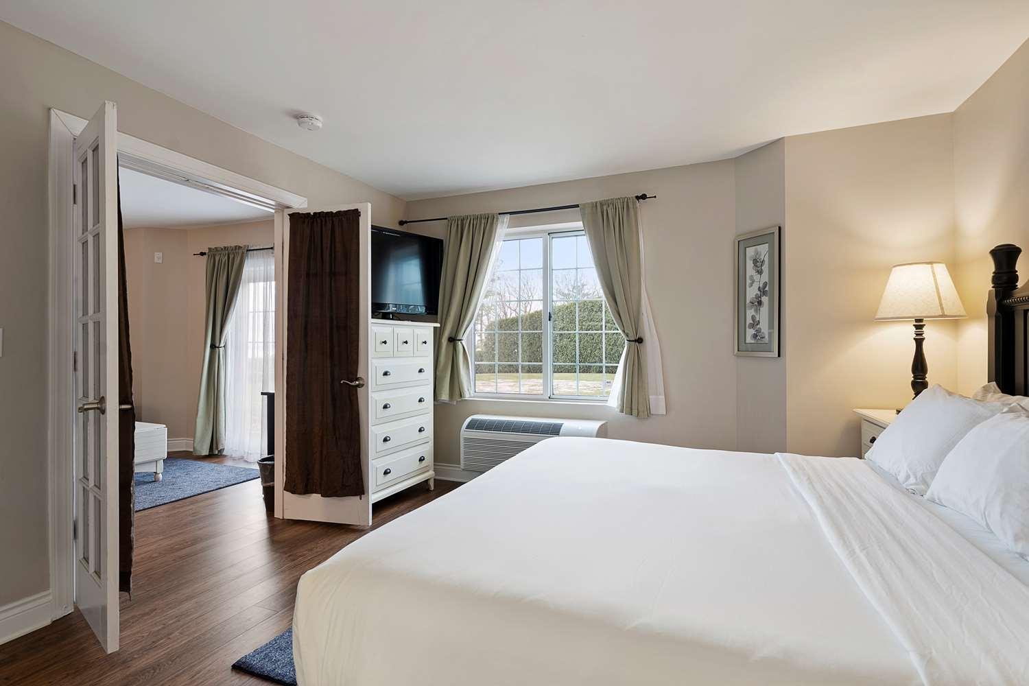 Charlevoix Inn & Suites Surestay Collection By Best Western ภายนอก รูปภาพ