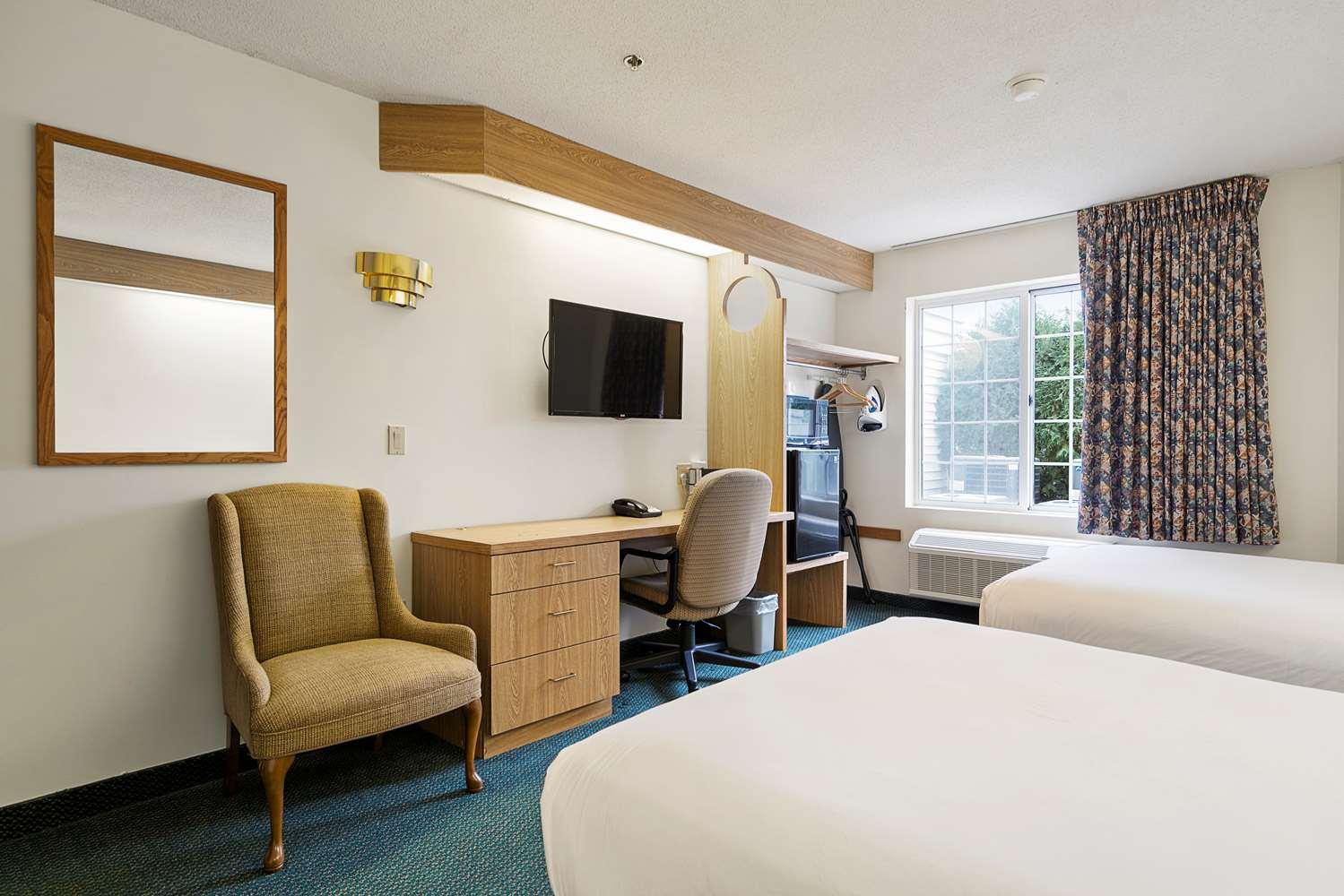 Charlevoix Inn & Suites Surestay Collection By Best Western ภายนอก รูปภาพ
