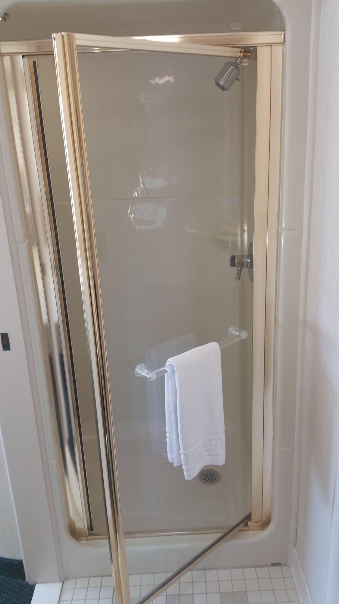 Charlevoix Inn & Suites Surestay Collection By Best Western ภายนอก รูปภาพ