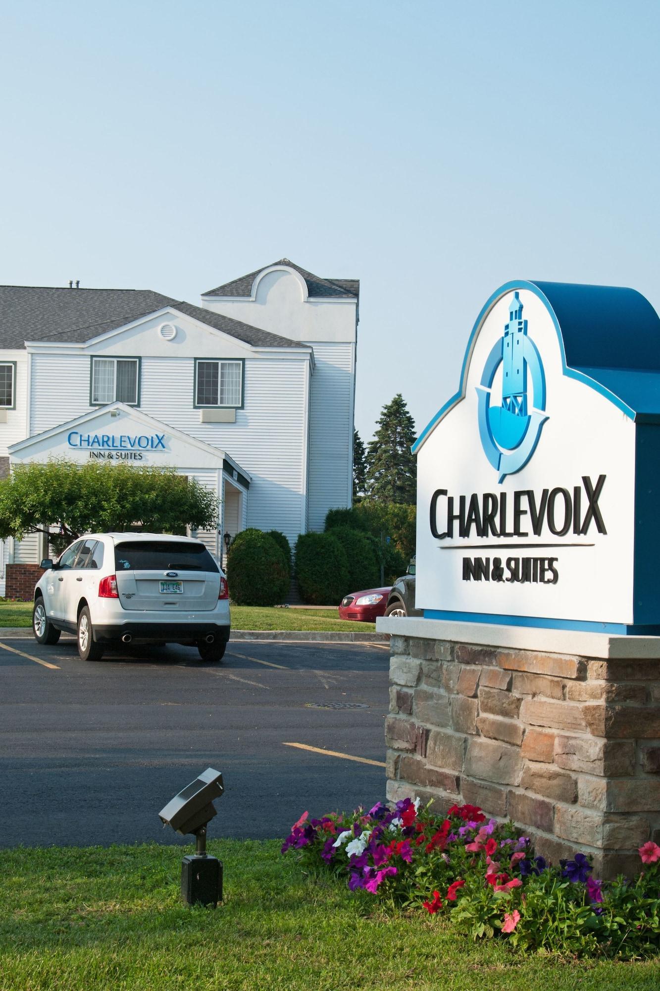 Charlevoix Inn & Suites Surestay Collection By Best Western ภายนอก รูปภาพ