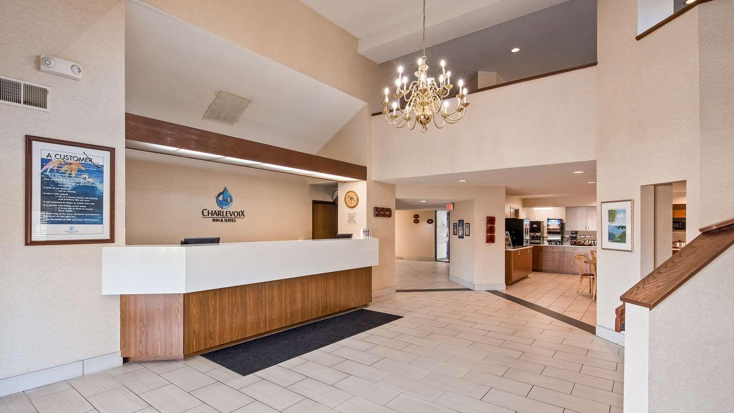 Charlevoix Inn & Suites Surestay Collection By Best Western ภายนอก รูปภาพ