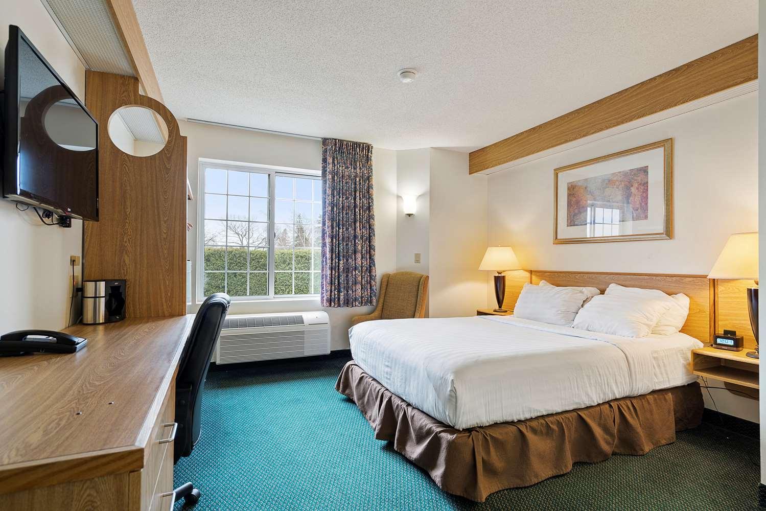 Charlevoix Inn & Suites Surestay Collection By Best Western ภายนอก รูปภาพ