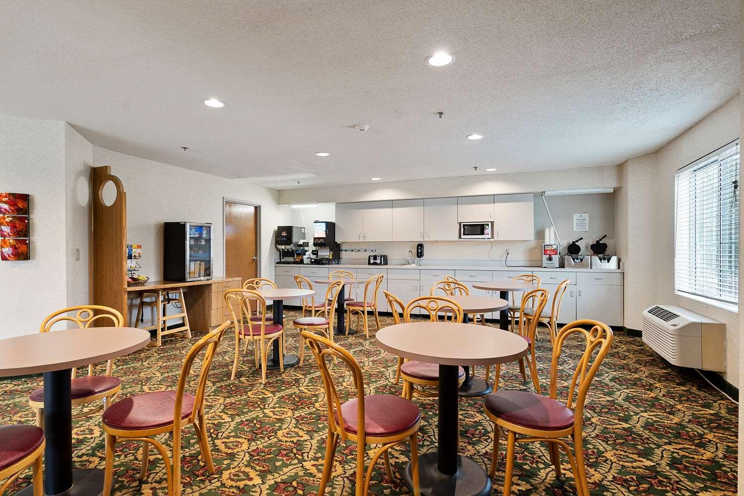 Charlevoix Inn & Suites Surestay Collection By Best Western ภายนอก รูปภาพ