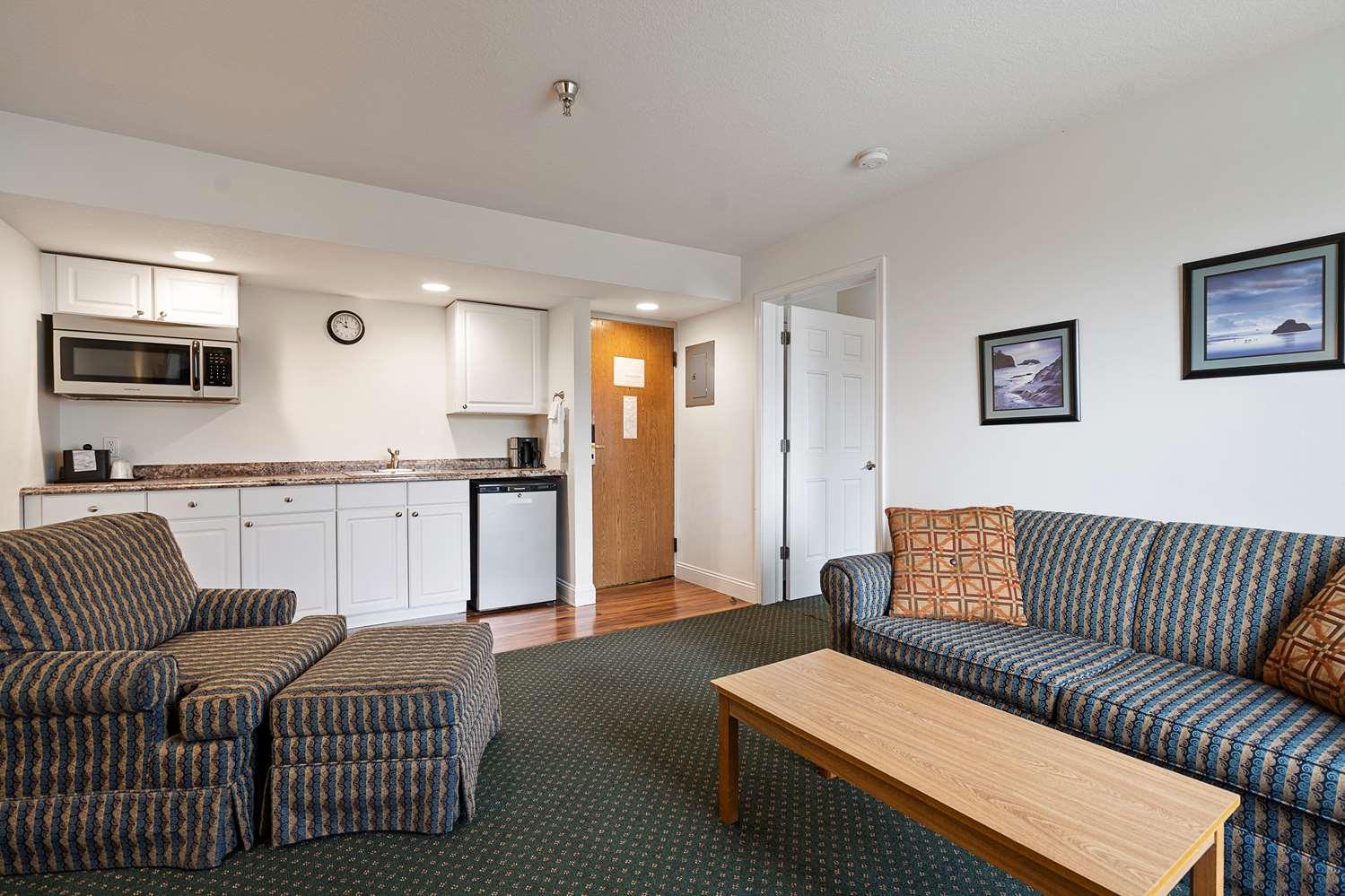 Charlevoix Inn & Suites Surestay Collection By Best Western ภายนอก รูปภาพ